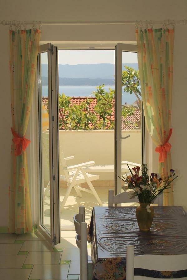 Apartments Nejasmic - Little House For Peaceful And Domestic Vacation Bol Exterior foto